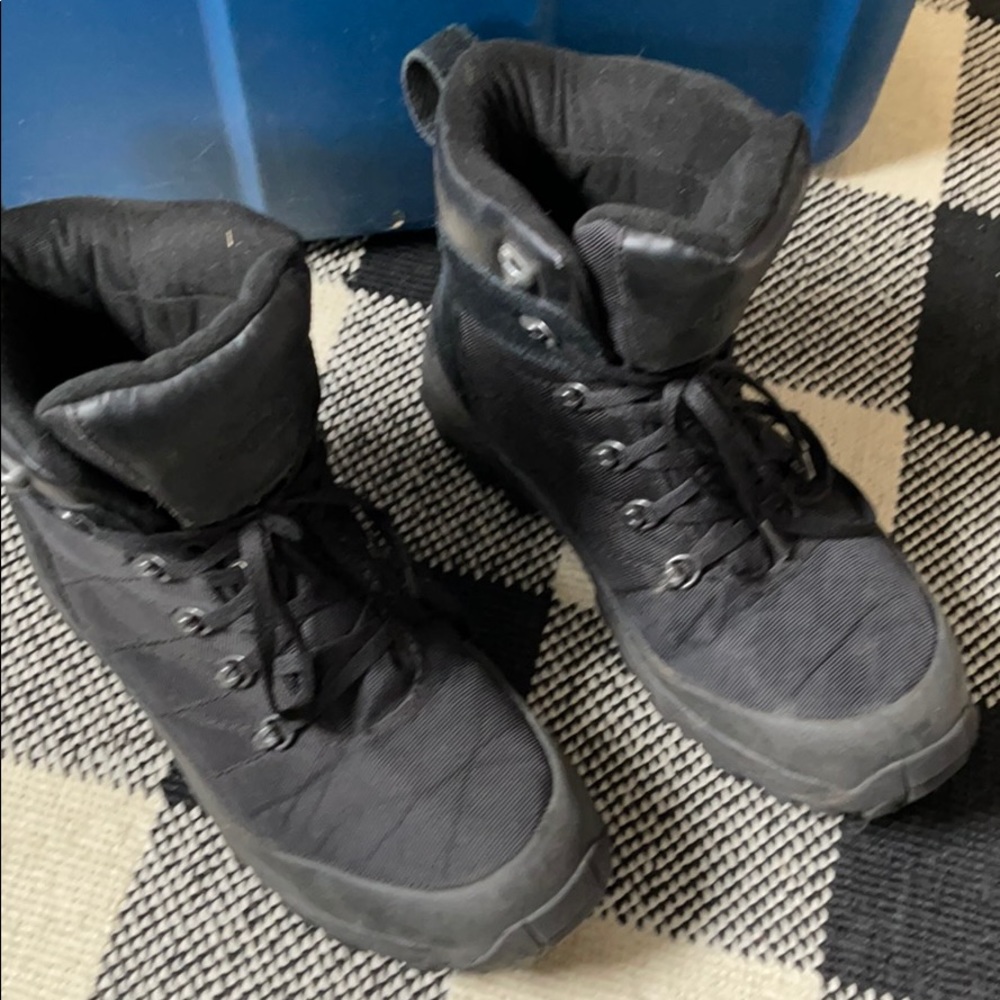 Men’s North Face size 9 boots